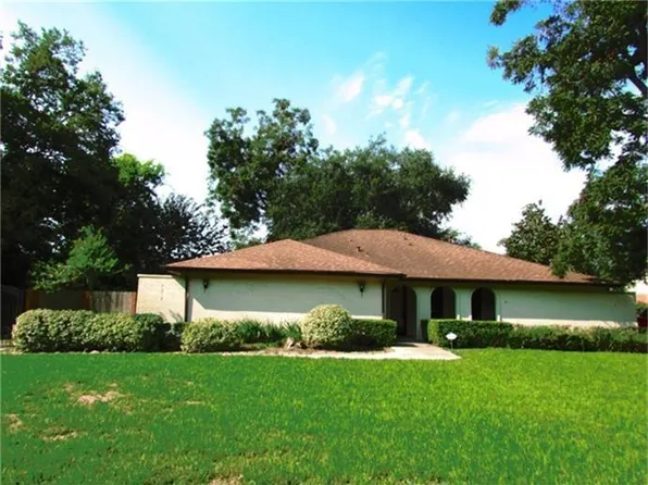 2212 S Belmont Dr, Richmond, TX 77469