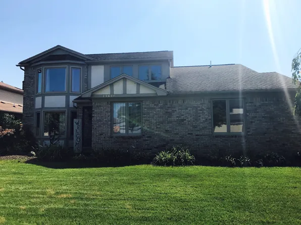 15610 Williamsburg Dr, Macomb, MI 48044