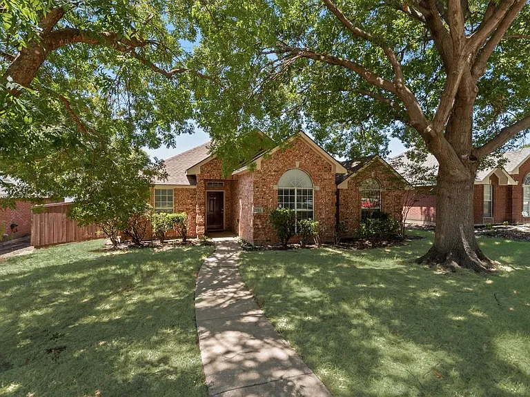 7581 Lancelot Rd — Photo 2