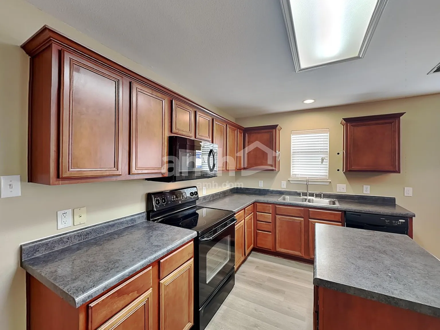 3 bed, 2.0 bath, 1643 sqft, $1,790 — Photo 4