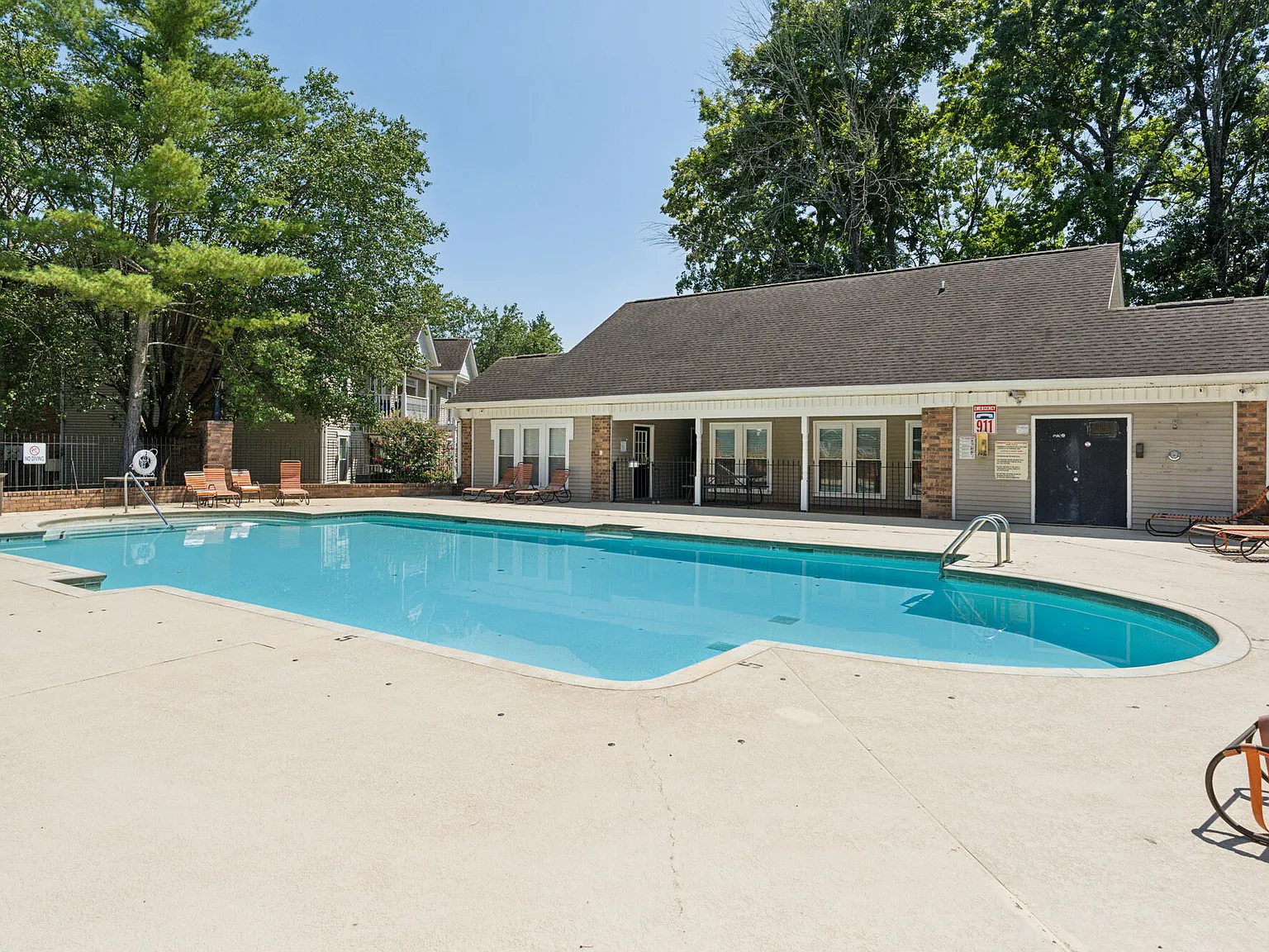 Piccadilly Apartments — Photo 2