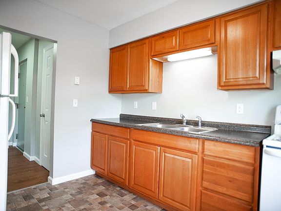 5th image of 607 N Red Bud Trl APT 4