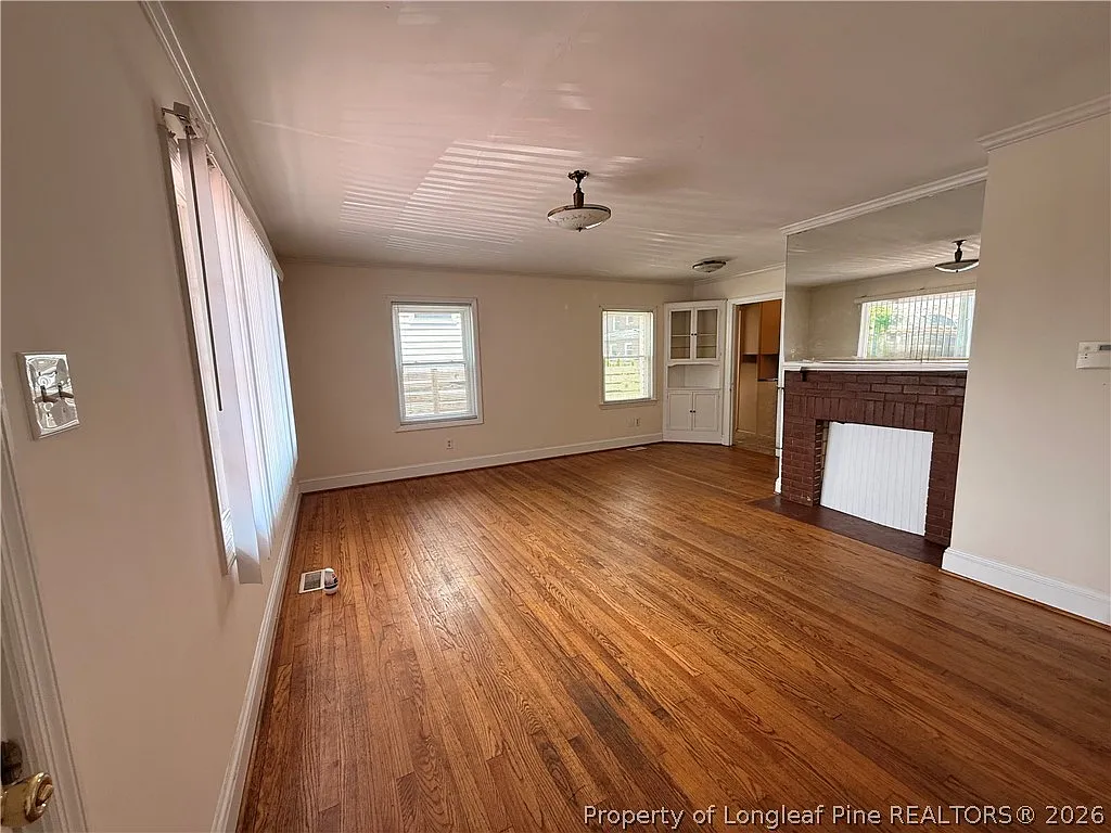 2 bed, 1.0 bath, 1027 sqft, $1,400 — Photo 2