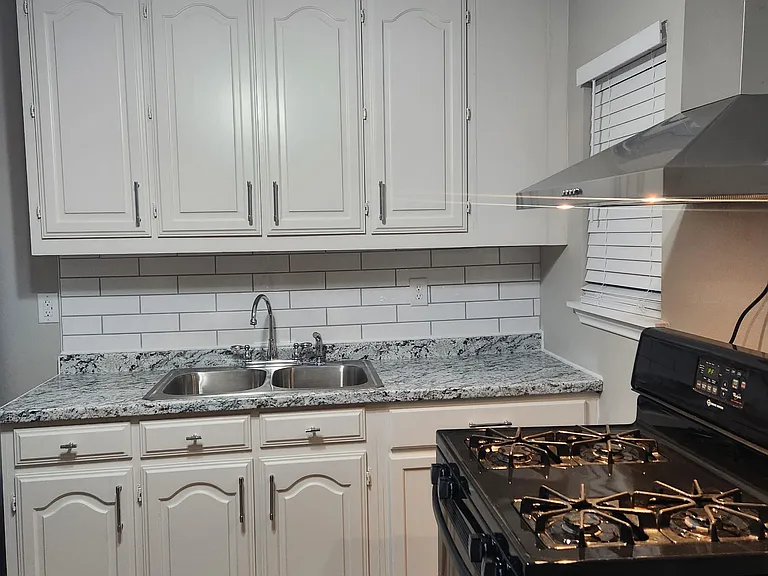 1622 Lucas Ave — Photo 16