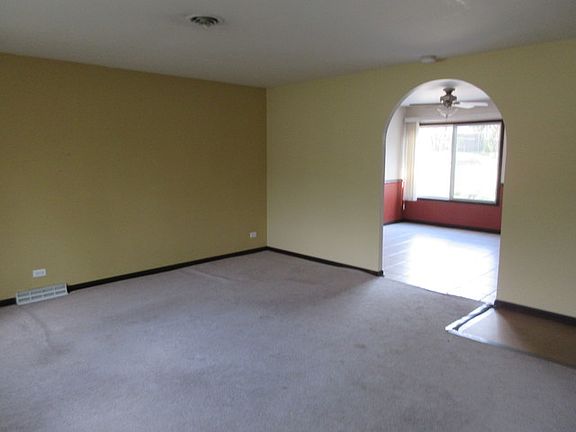 5th image of 15015 Holiday Ct