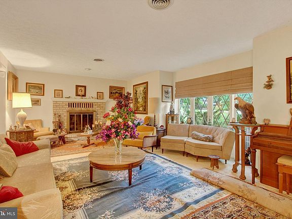 4th image of 5990 Fairway Dr W #W
