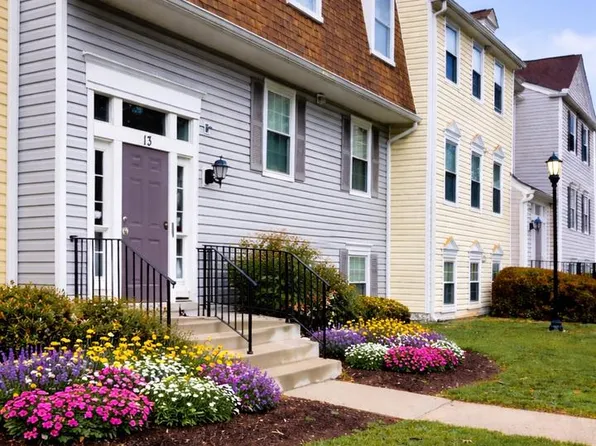 13 Pickering Ct APT 2, Germantown, MD 20874