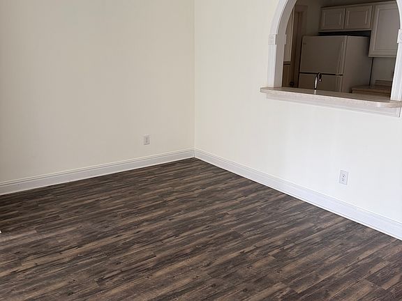 4th image of 402 Penny Ln APT B