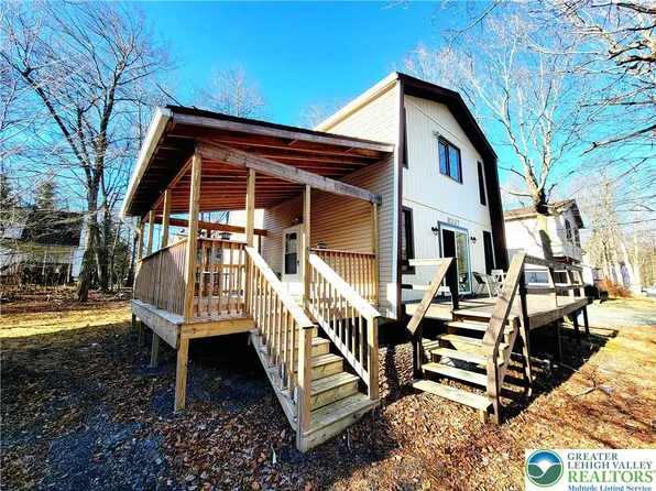 8237 Natures Dr, Tobyhanna, PA 18466