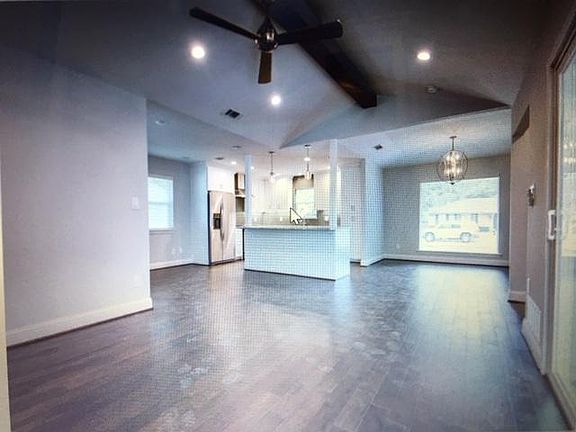 4th image of 3944 Clubway Ln