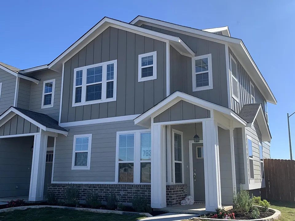 7635 Stonehollow