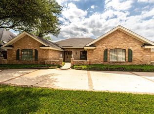 2008 Lake Country Dr, Arlington, TX 76012
