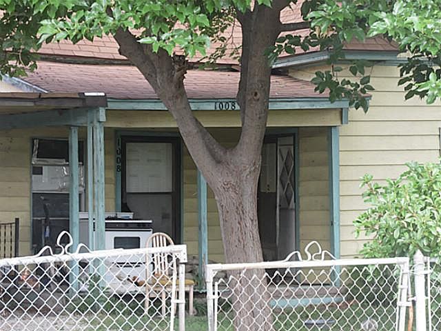 2nd image of 1008 Travis Ave