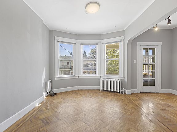 3rd image of 86A Boyd Ave APT 2-2A