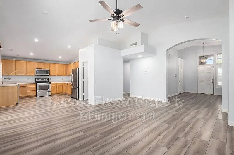 3 bed, 2.0 bath, 1611 sqft, $2,549 — Photo 3