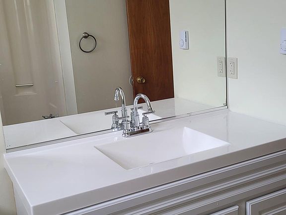 4th image of 160 Ash Cir