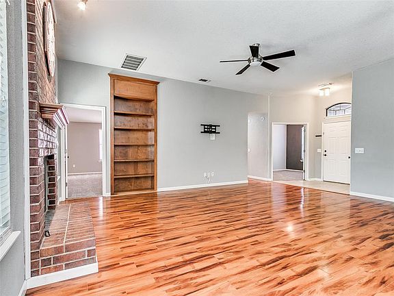5th image of 908 SE 38th St