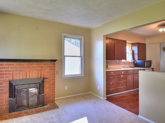 4th image of 1510 E Bismark Ave