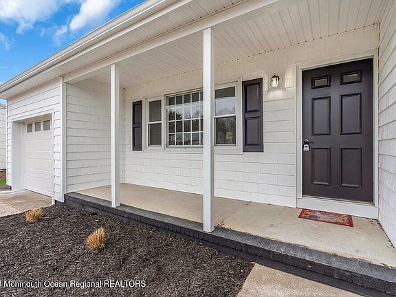 4th image of 208 Martinique Drive
