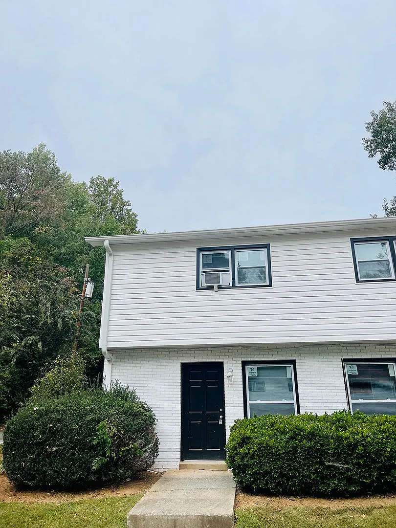 2909 Burgess Drive — Photo 2