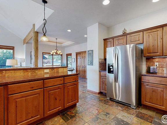 3rd image of 326 Overlook Ct