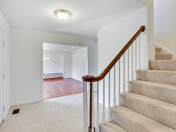 2nd image of 8445 Holly Leaf Dr