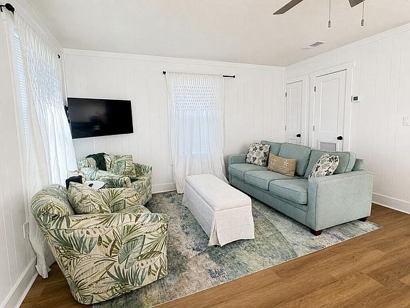 4th image of 155 Beach St