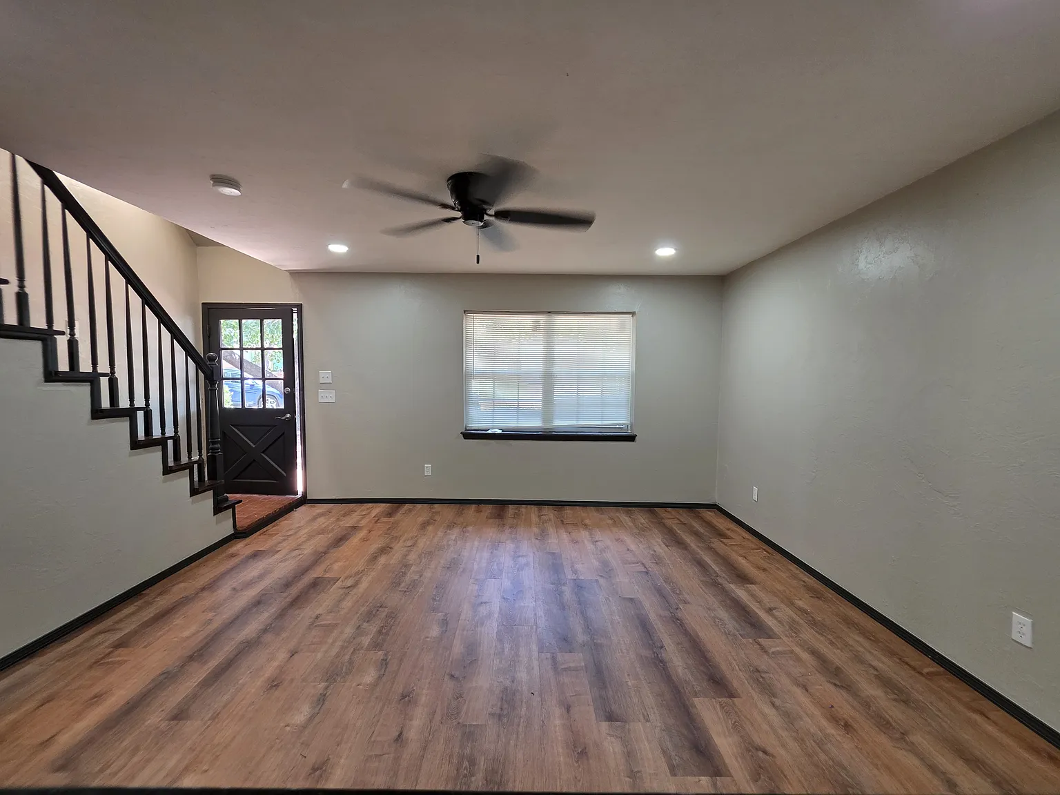 641 Redstone Avenue - 1 — Photo 4