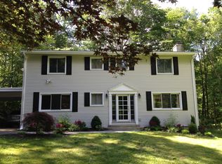 26 Hemlock Hollow Rd, Woodbridge, CT 06525