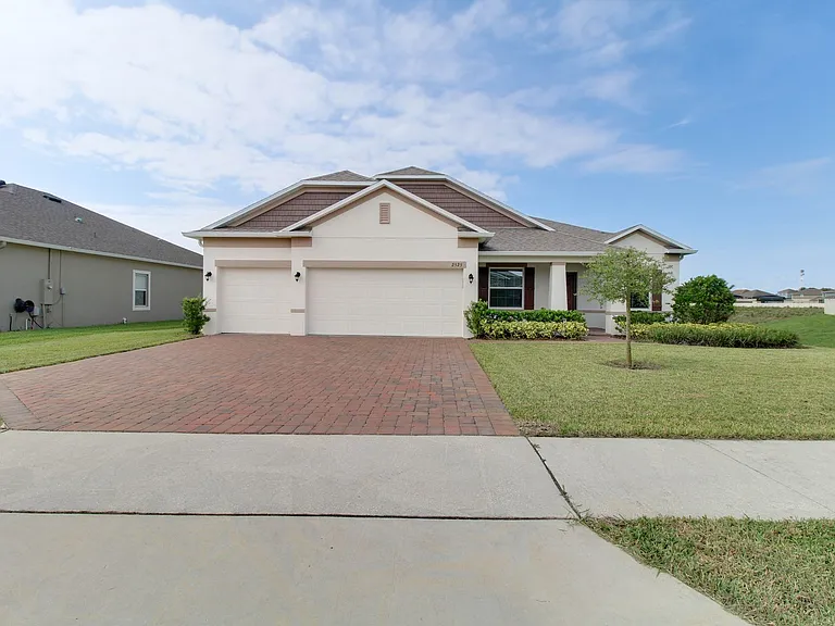 2525 Carriage Pointe Loop — Photo 1