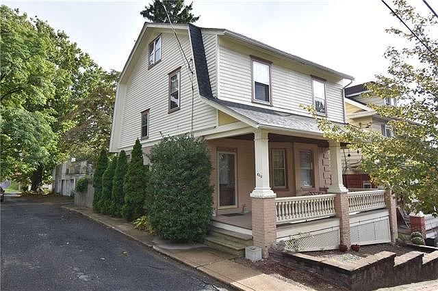 1st image of 820 W Burke St