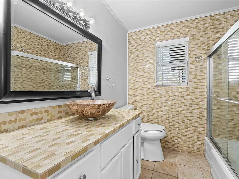4900 Eastdale Dr — Photo 23