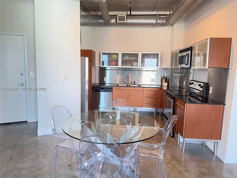 10 SW South River Dr #1607 — Photo 2