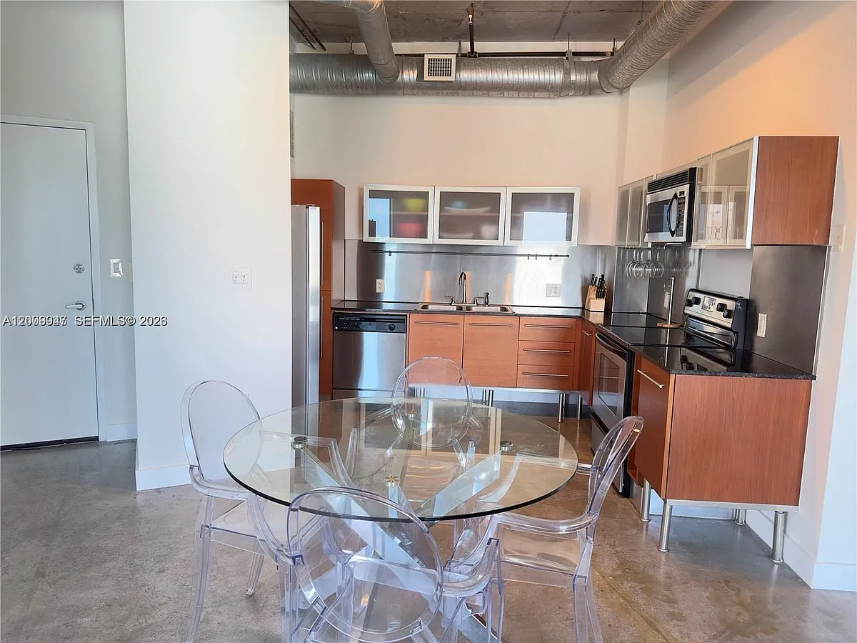 Building Photo - 10 SW South River Dr #1607
