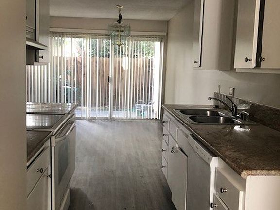 3rd image of 22904 Maple Ave APT 1