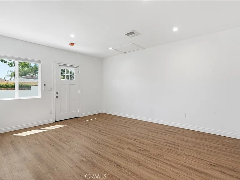 8155 Genesta Ave — Photo 5
