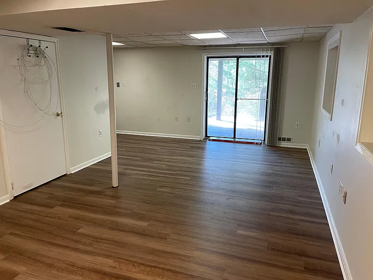 527 Greenblades Ct — Photo 8