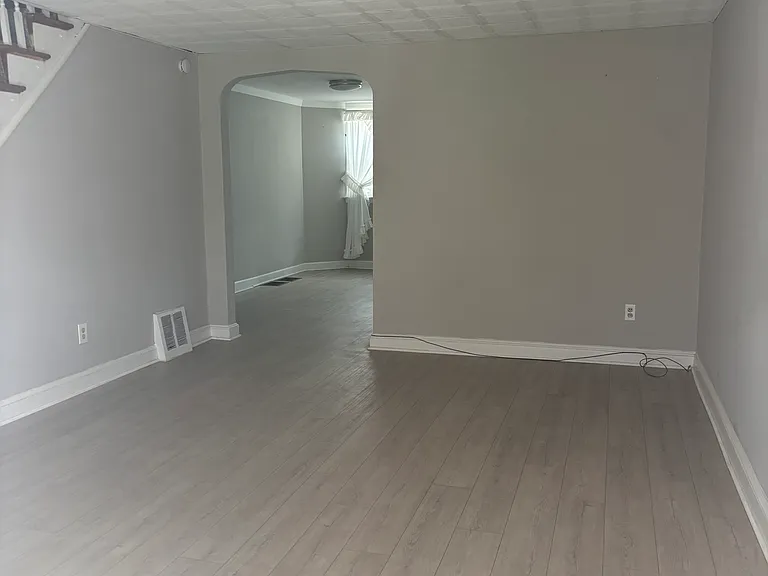 329 N Oak Ave — Photo 4