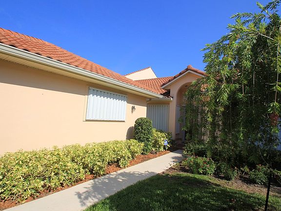 2nd image of 104 S Carmel Ct