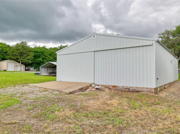 Apache St, Canadian, OK 74425