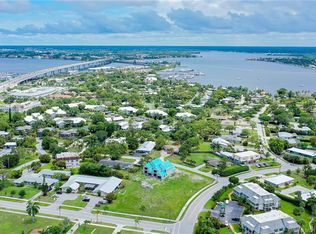 911 NW 10th Ter, Stuart, FL 34994