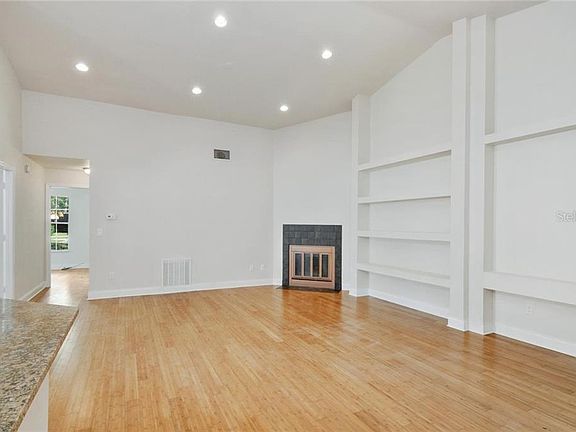 3rd image of 2724 Curry Woods Dr