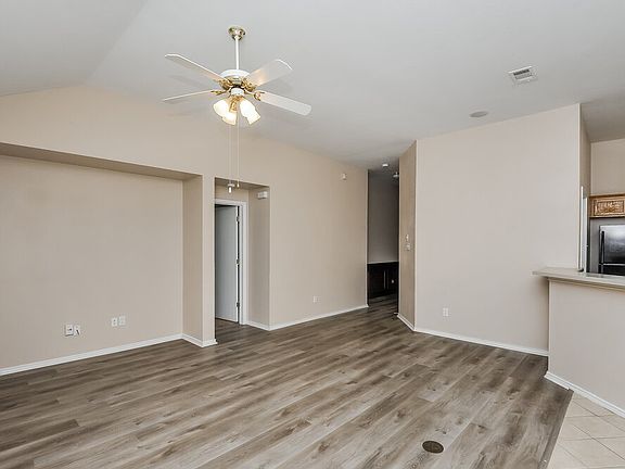 4th image of 1412 Brownford Dr