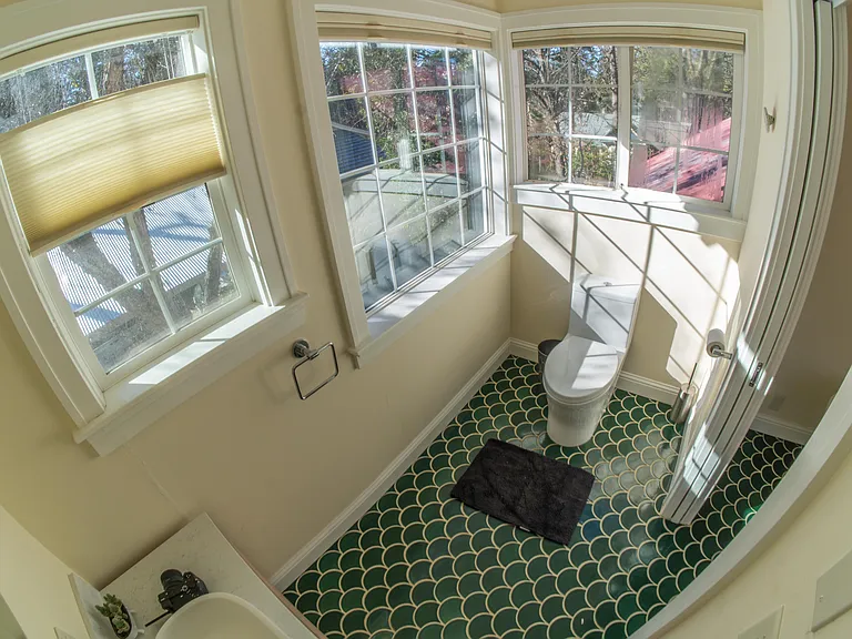 323 Clay St — Photo 7
