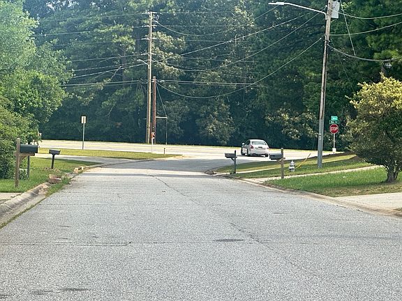 4th image of 5893 Nell Ln