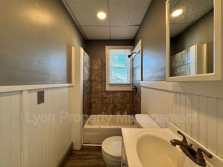 106-108 Winsor St #3 — Photo 7