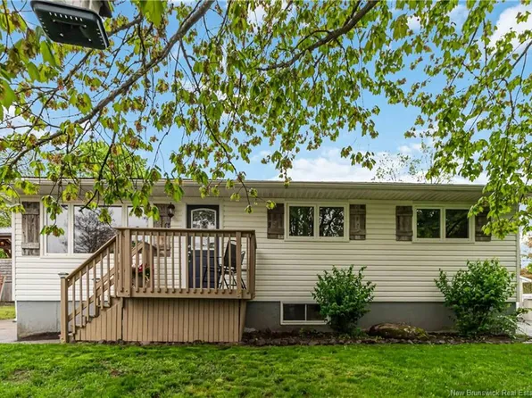 10 Manchester Cres, Riverview, NB E1B 3G4