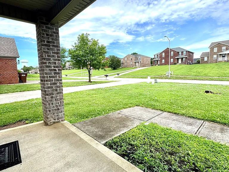641 Hampton Way #B — Photo 22