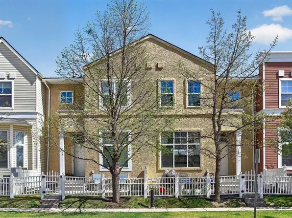 138 NW Promenade Way SE, Calgary, AB T2Z 4E9