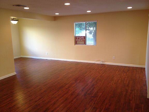 2nd image of 20203 Cohasset St Unit 5